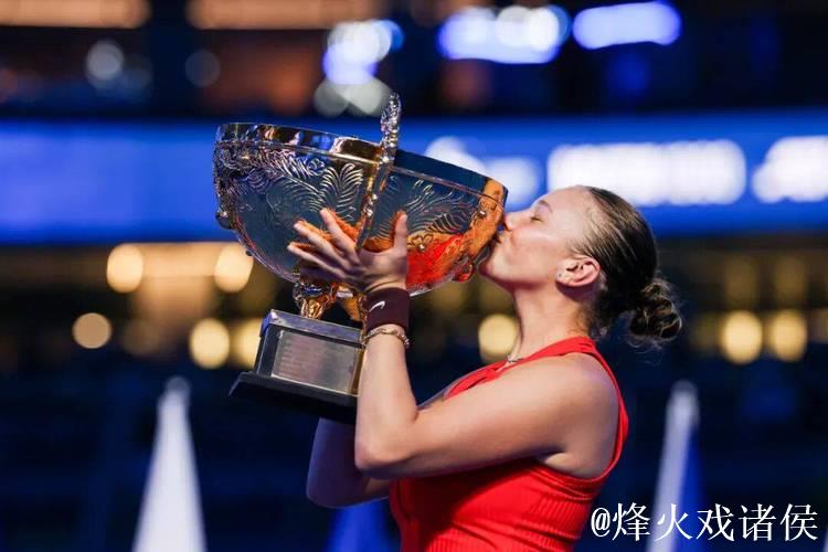 WTA年终总决赛：阿尼西莫娃惊天逆转 成功挺进半决赛
